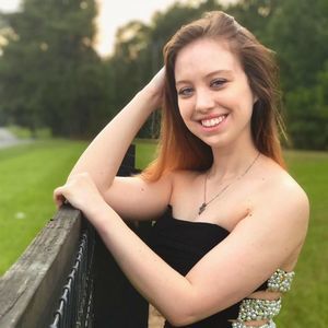 Meet your Posher, Alyxis